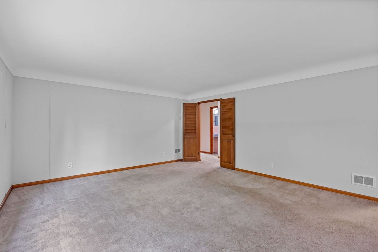 4812 Boomer Rd - Photo 2 of 20