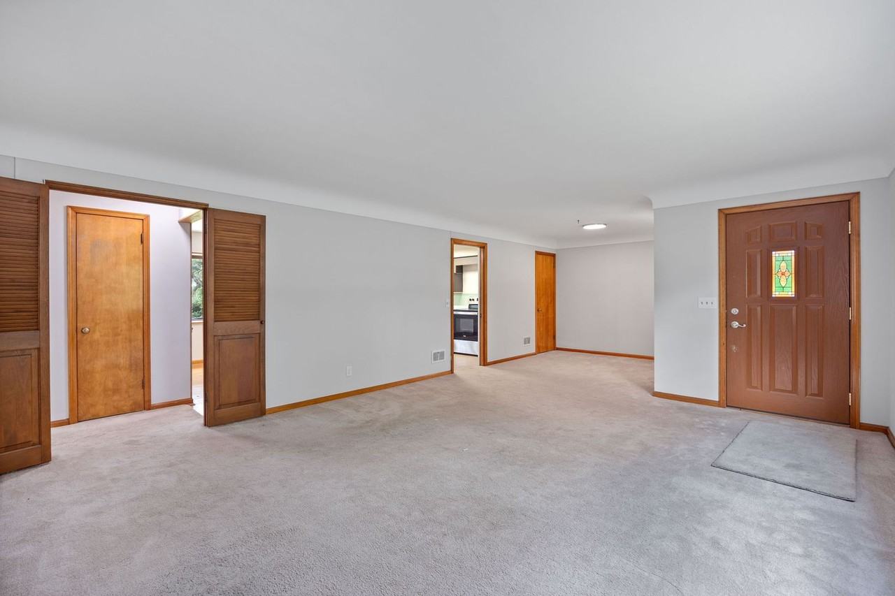 4812 Boomer Rd - Photo 3 of 20