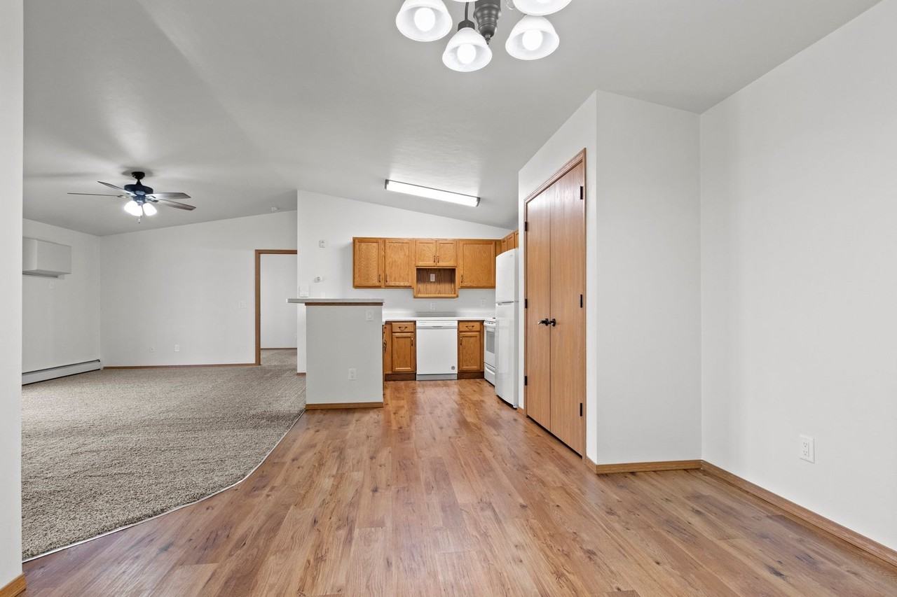 Redstone - Photo 4 of 46