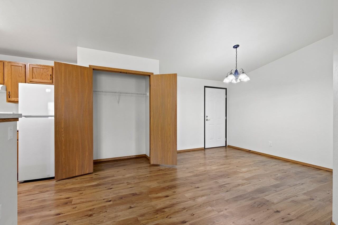 Redstone - Photo 5 of 46