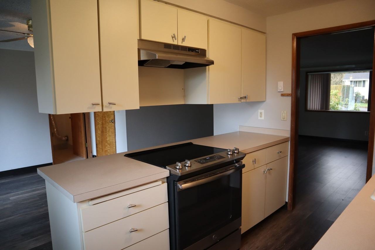 1311 Nw 52nd St - Photo 4 of 26