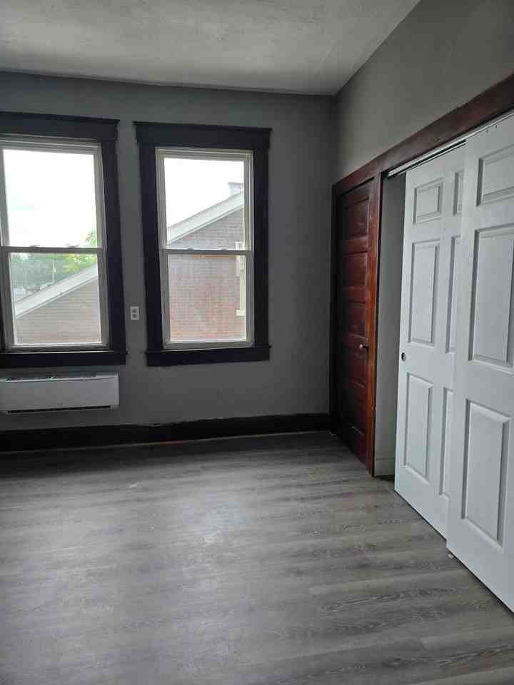 117 S 4th St #5 - Photo 3 of 6