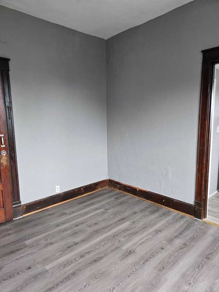 117 S 4th St #5 - Photo 4 of 6
