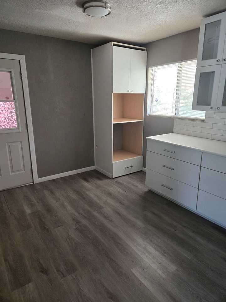 109 W Robin Ln - Photo 5 of 14
