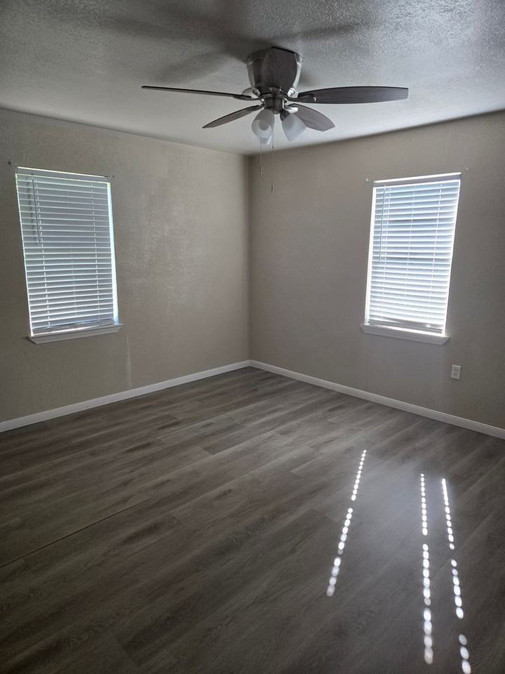 109 W Robin Ln - Photo 6 of 14
