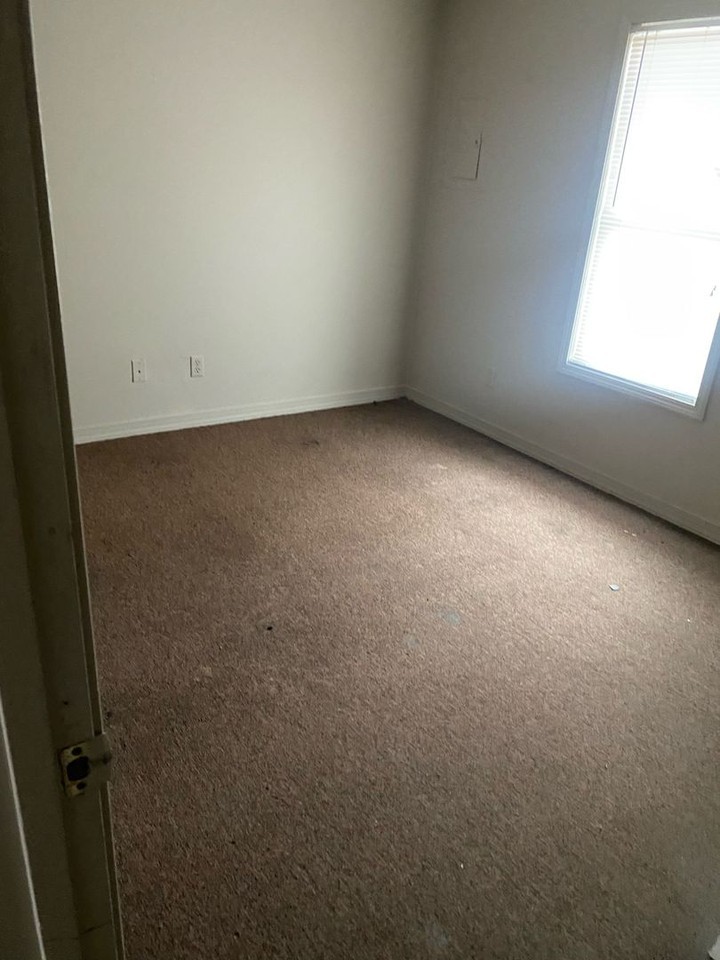 108 Smith Dr #4 - Photo 2 of 3