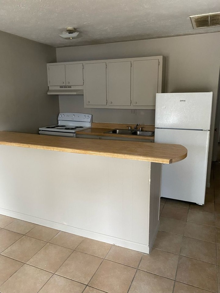 108 Smith Dr #4 - Photo 3 of 3