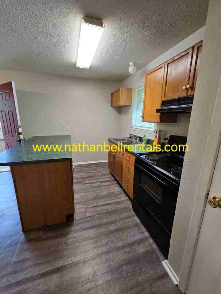 748 8th St Se - Photo 3 of 8