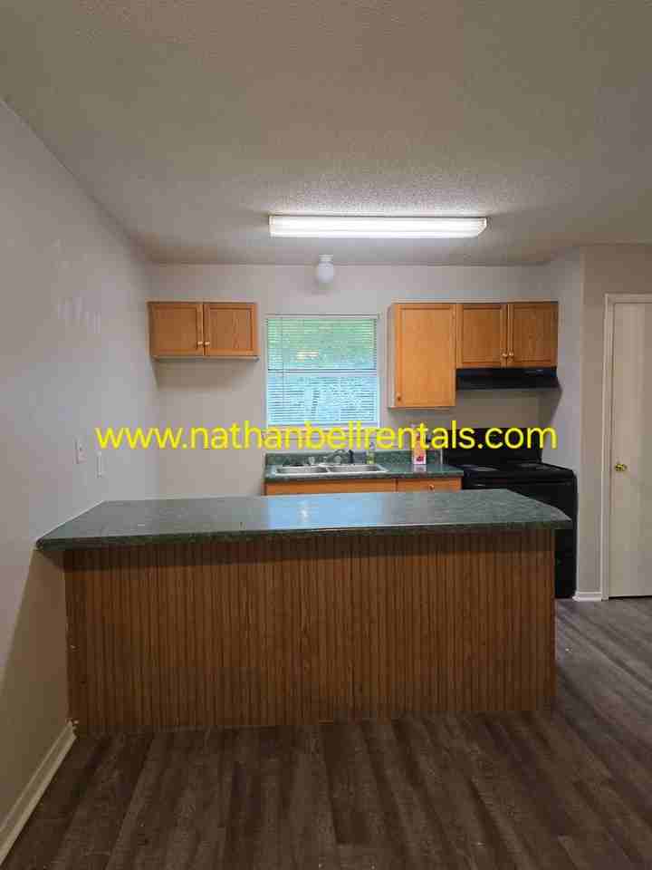 748 8th St Se - Photo 4 of 8