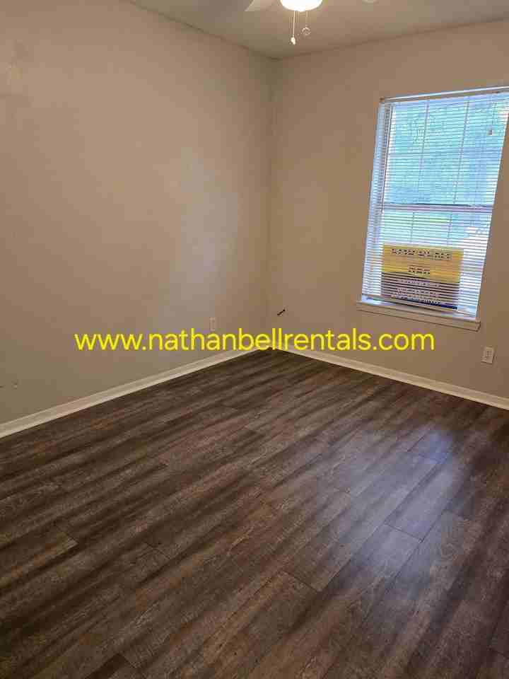 748 8th St Se - Photo 7 of 8