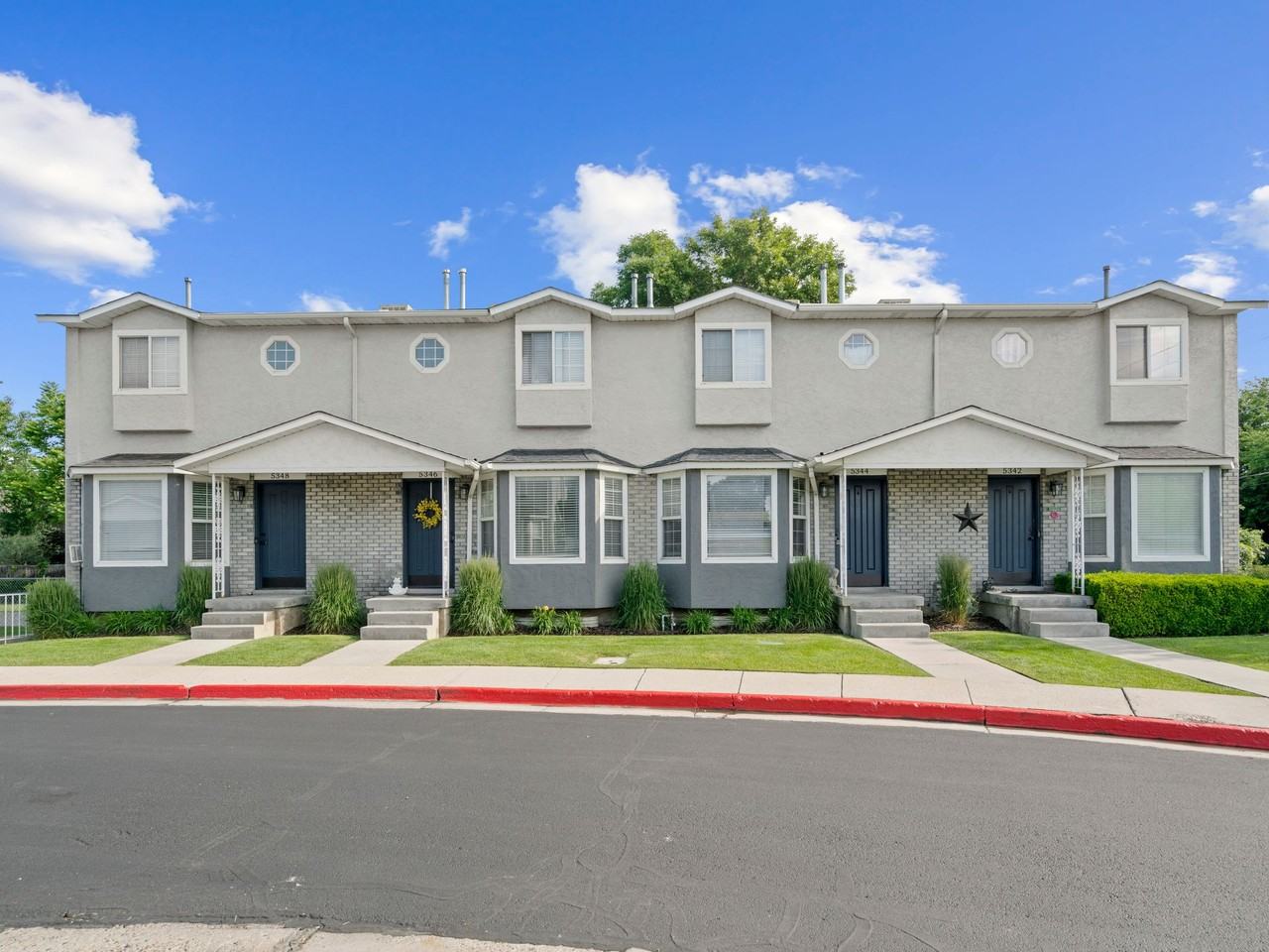 Ideal Cottonwood Location! - Photo 2 of 7