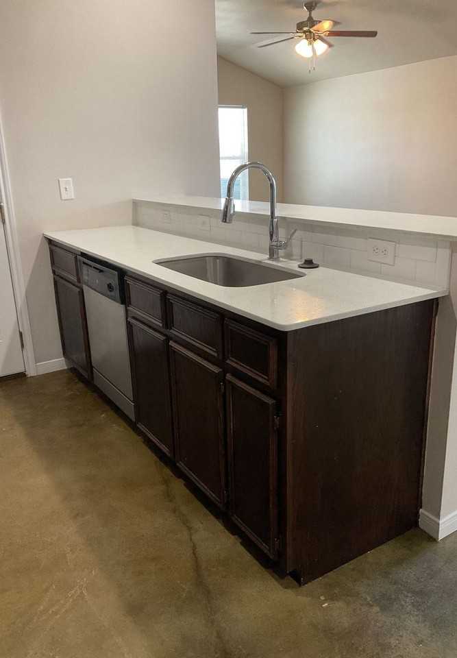 310 Lowes Blvd #A - Photo 3 of 22