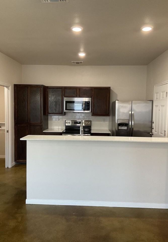 310 Lowes Blvd #A - Photo 4 of 22