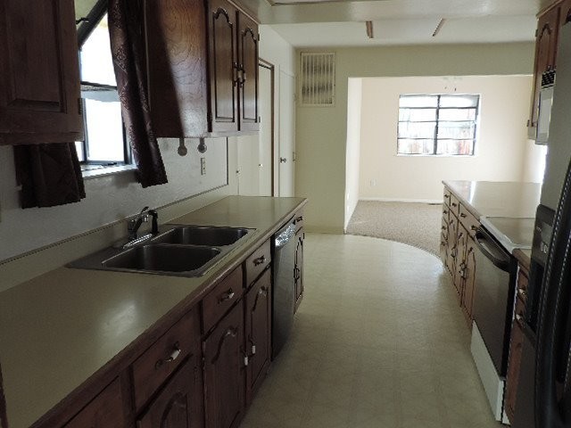 3375 Bowie Rd - Photo 3 of 31