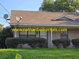 featured image of 1305 E Houston St