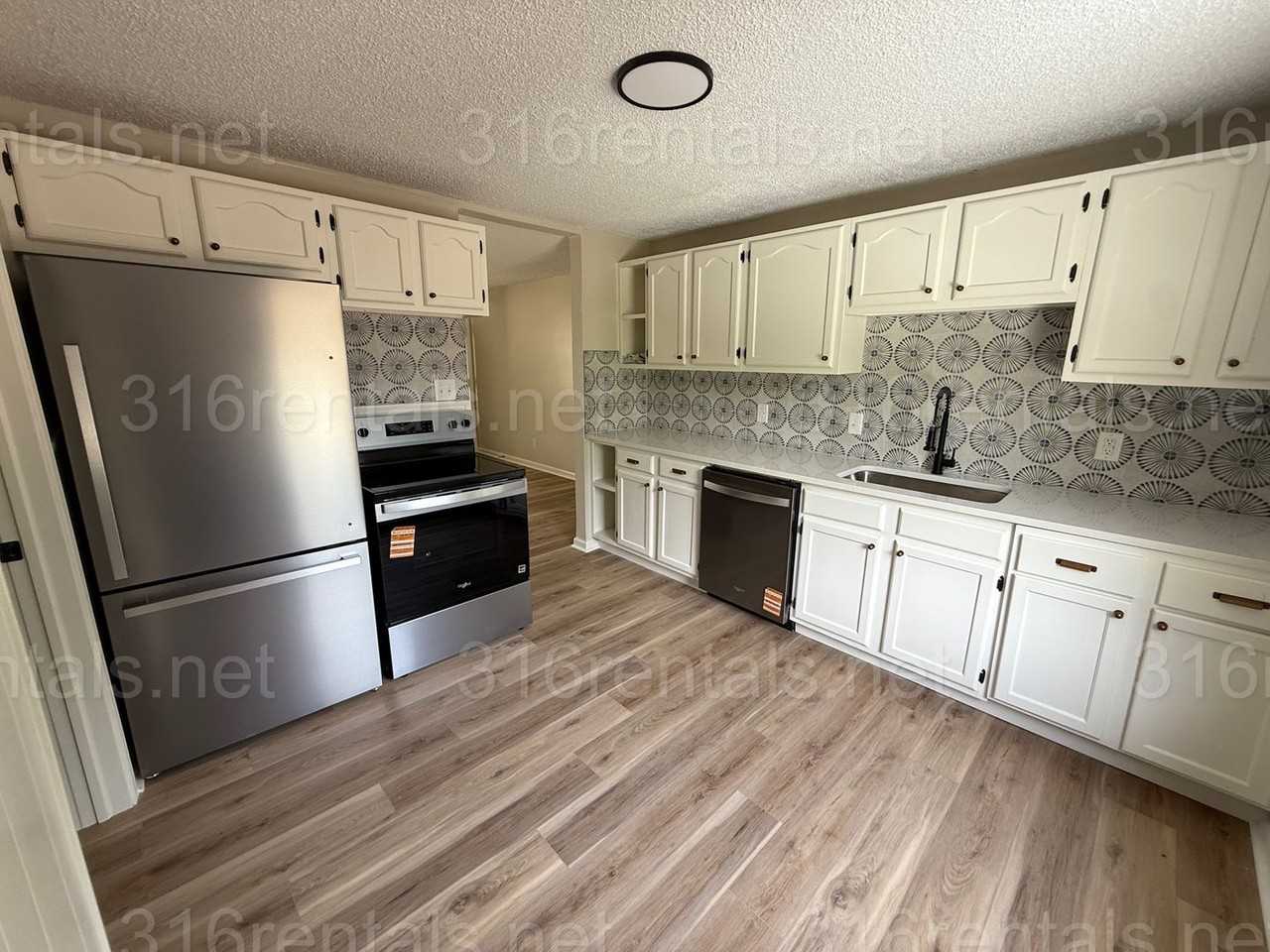 4621 S Gold St - Photo 3 of 12