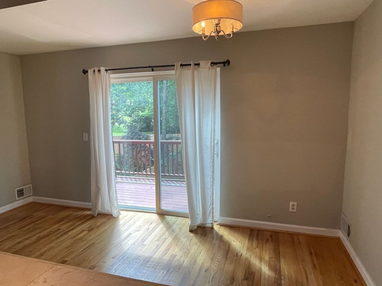 428 Page Ave Ne #16 - Photo 6 of 20