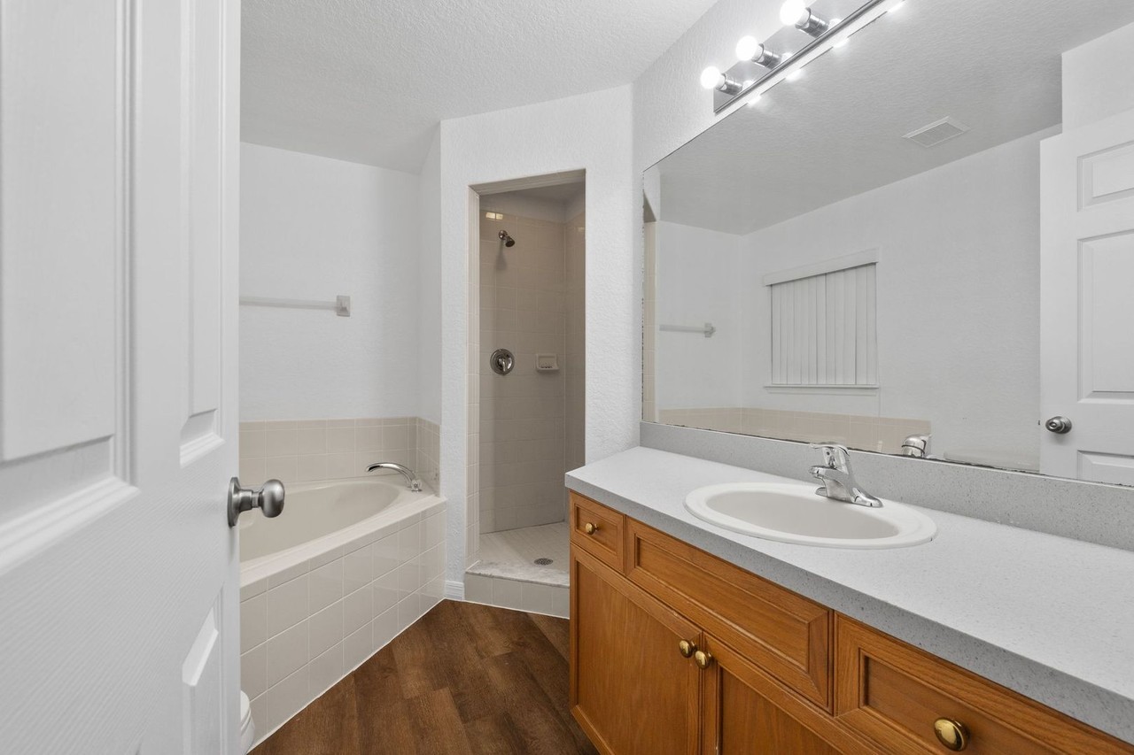 25 Inconnu Dr - Photo 3 of 40