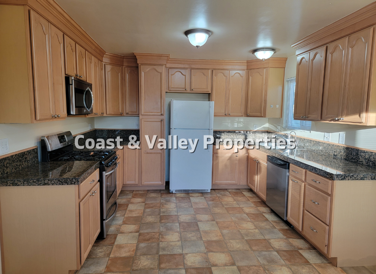 24286 Washington St - Photo 2 of 17