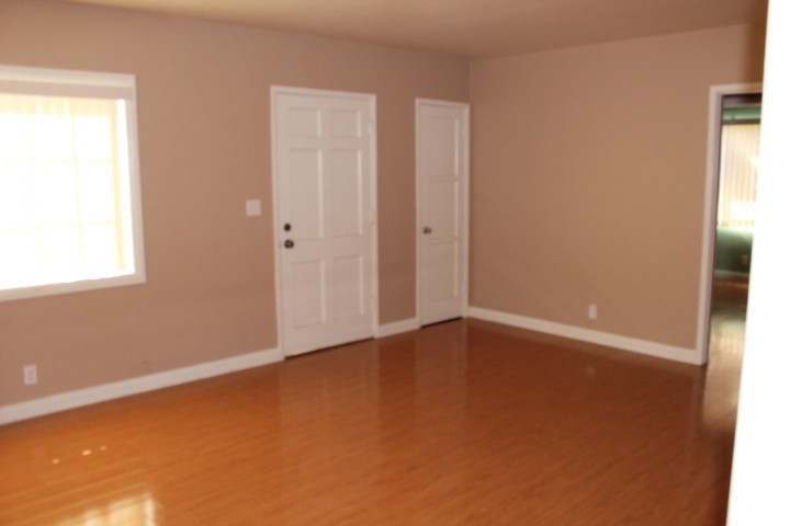 2033 S Isabella Ave - Photo 2 of 17