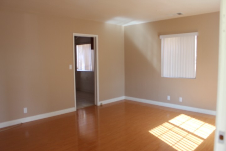 2033 S Isabella Ave - Photo 3 of 17