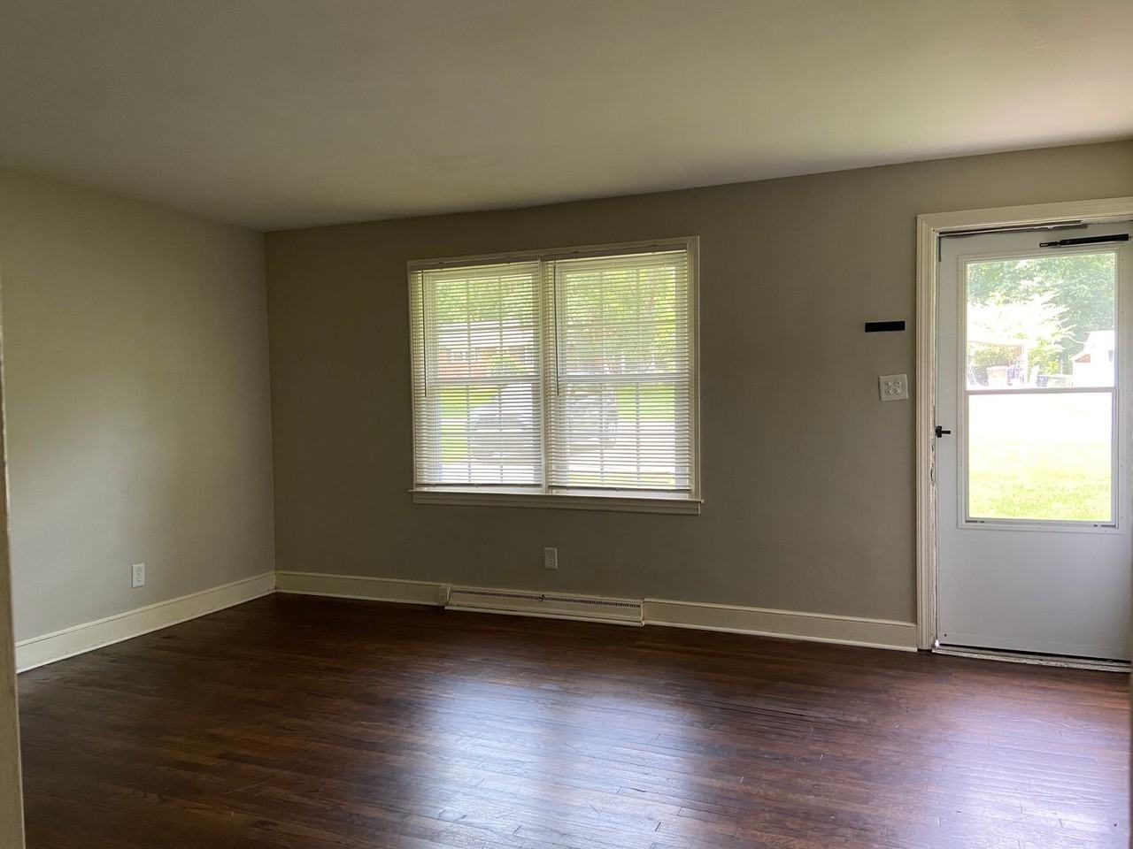 3011 Dellwood Dr - Photo 2 of 17