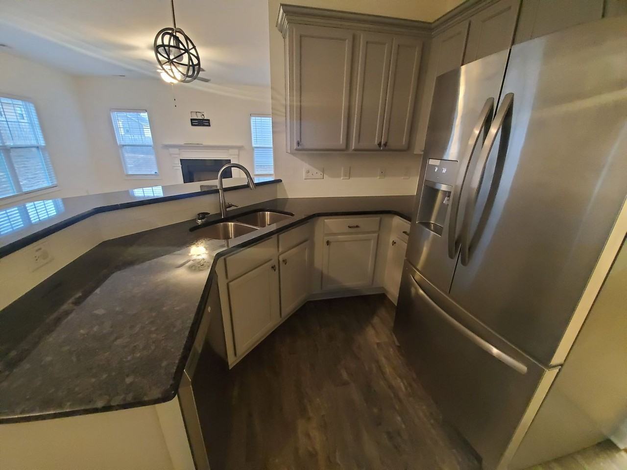 1717 Cherry Point Dr - Photo 3 of 31