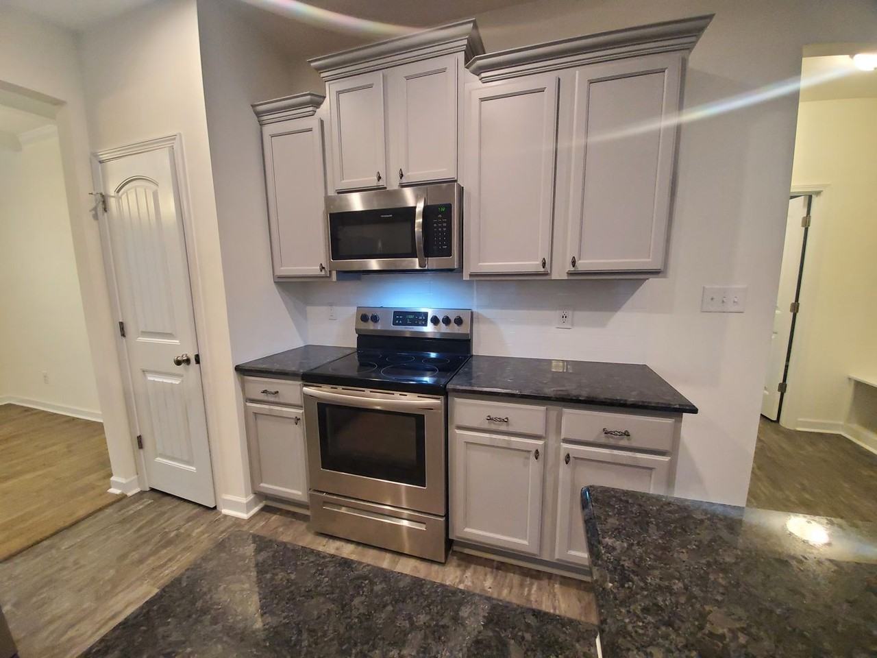 1717 Cherry Point Dr - Photo 4 of 31