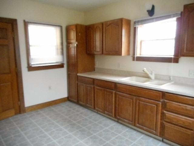 308 S Liberty St - Photo 2 of 13