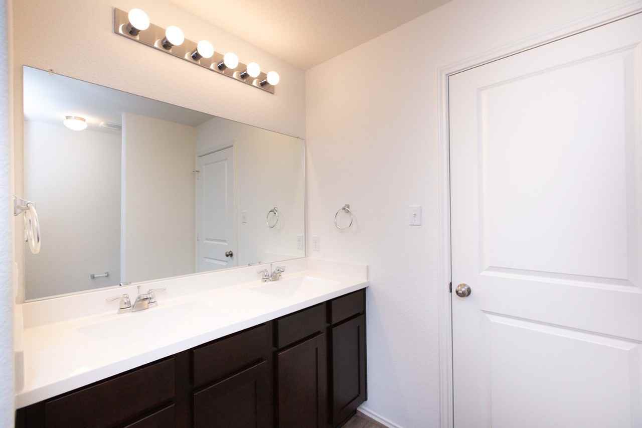 1003 Honey Locust Way - Photo 5 of 27