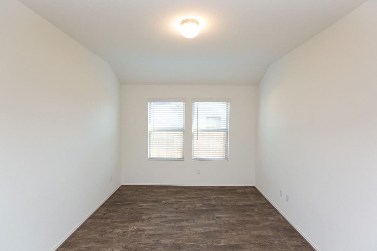 1003 Honey Locust Way - Photo 6 of 27