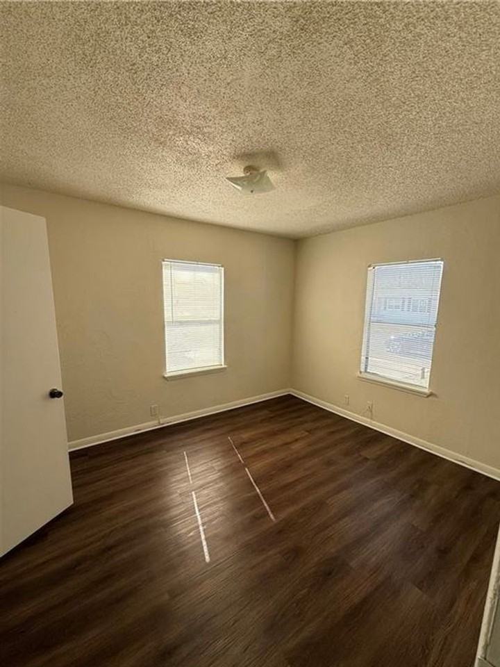 1101 S 13th St - Photo 5 of 9