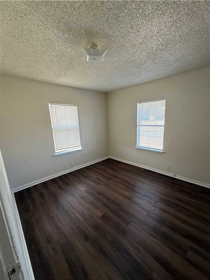 1101 S 13th St - Photo 6 of 9