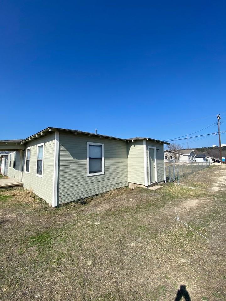 704 West Avenue B - Photo 2 of 11