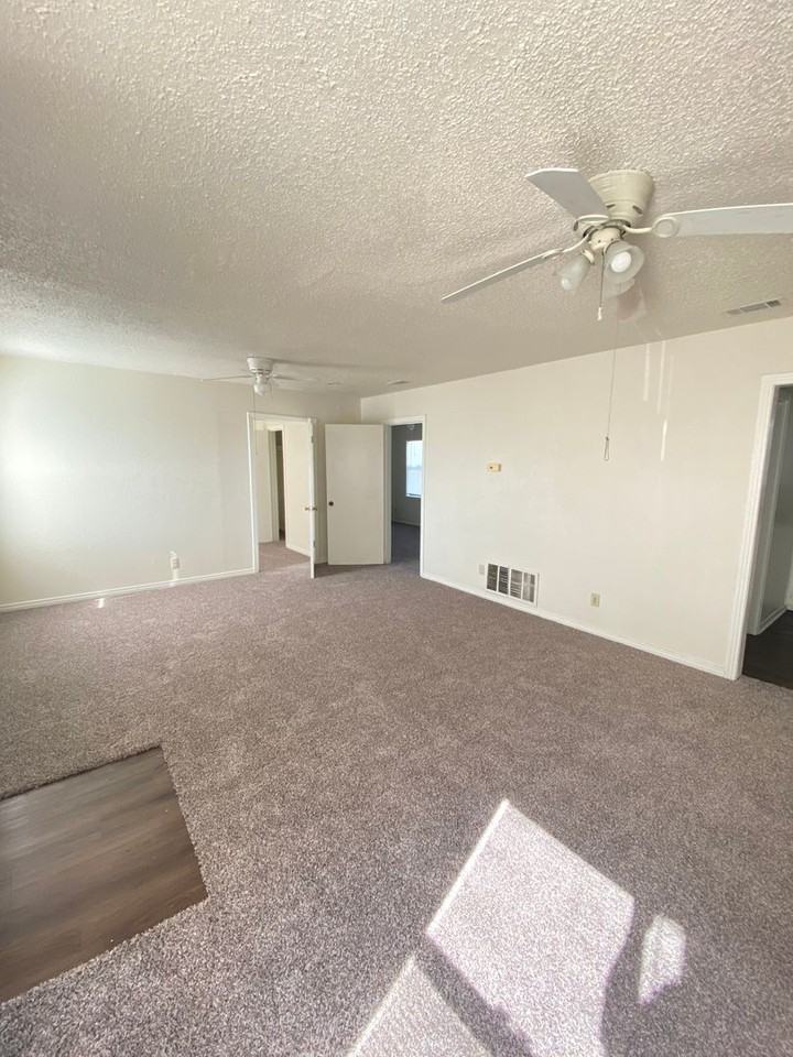 704 West Avenue B - Photo 4 of 11