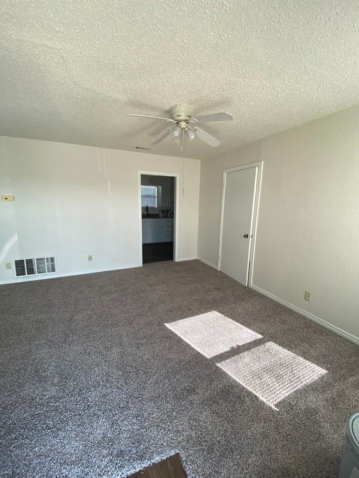 704 West Avenue B - Photo 5 of 11