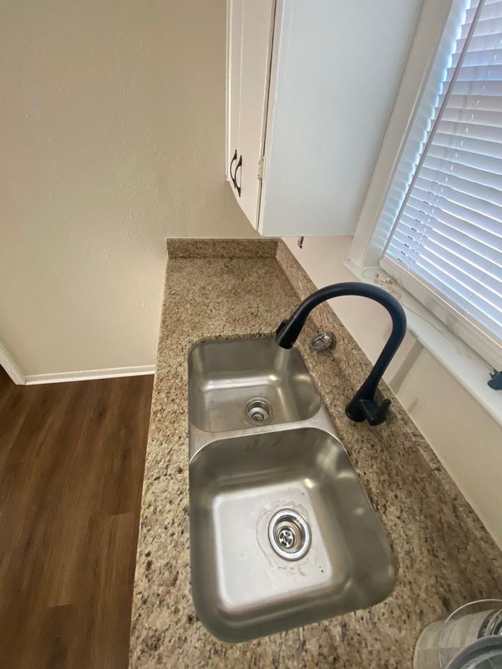 704 West Avenue B - Photo 7 of 11