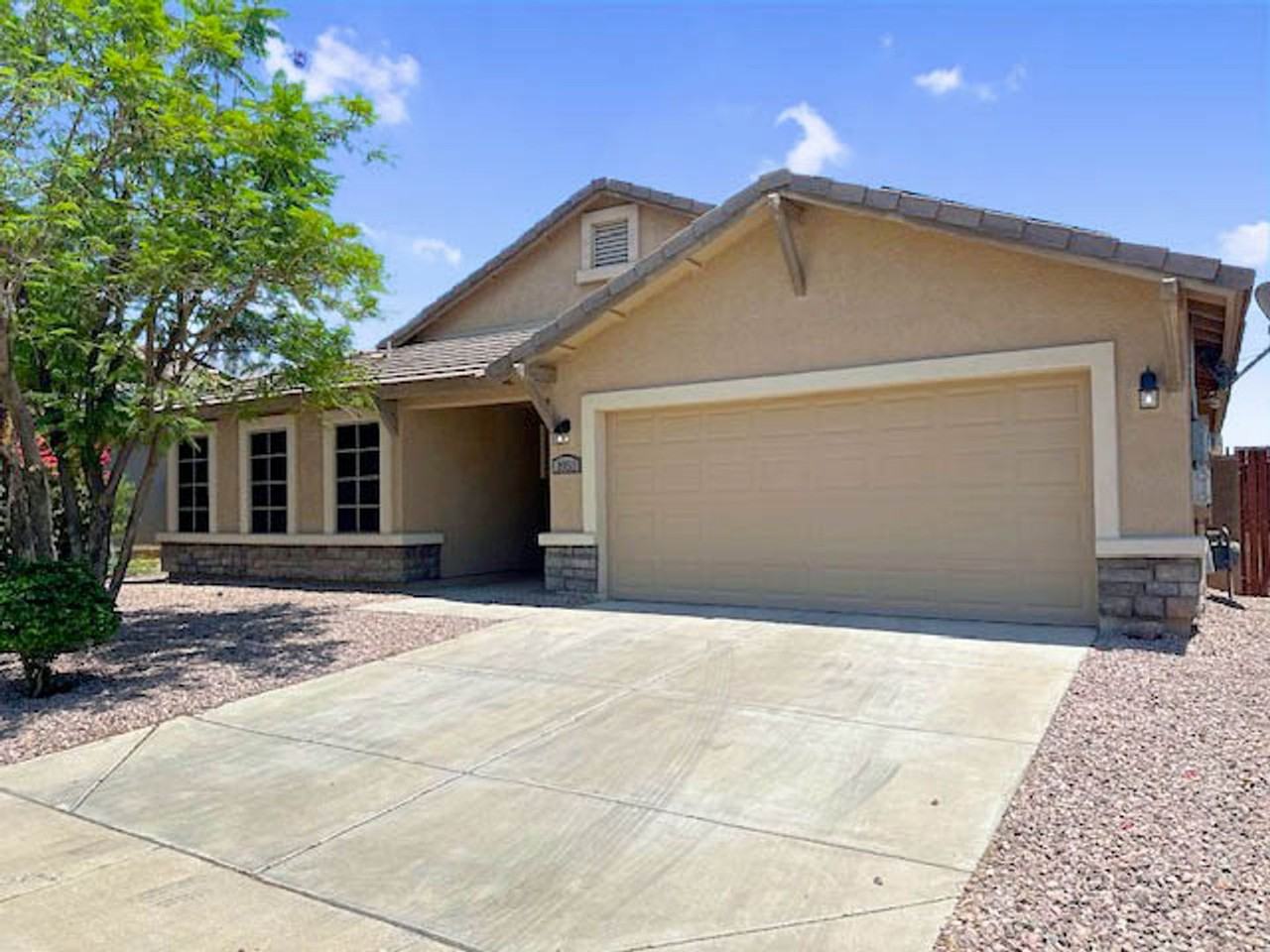 1953 S 174th Ln - Photo 2 of 29