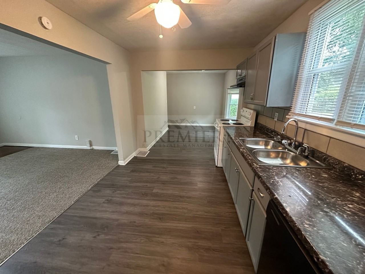 3305 S Sterling Ave - Photo 6 of 20