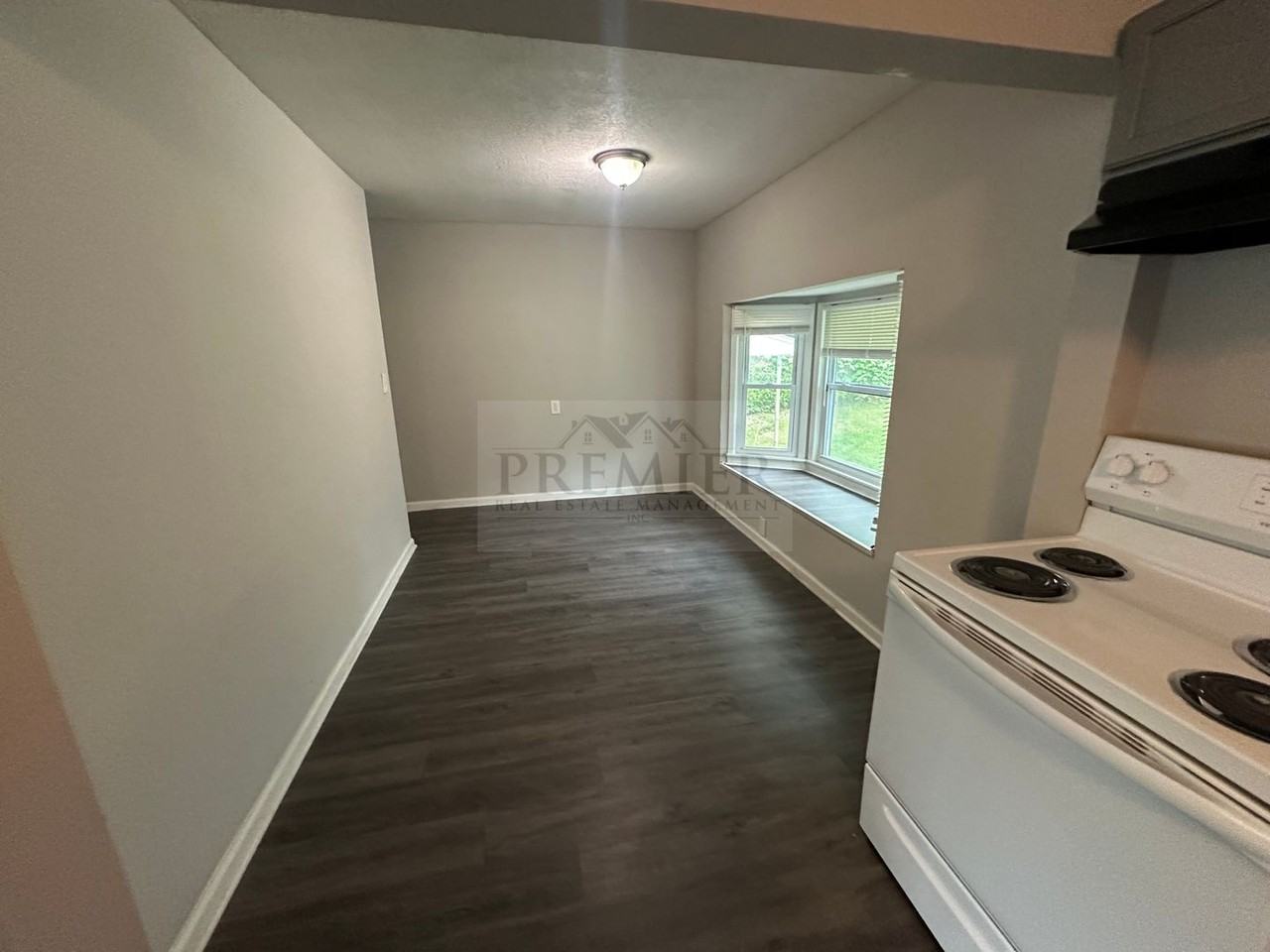 3305 S Sterling Ave - Photo 7 of 20
