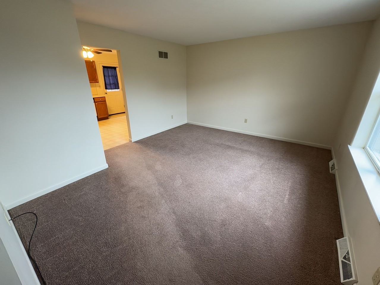 253 Ark Dr - Photo 2 of 13