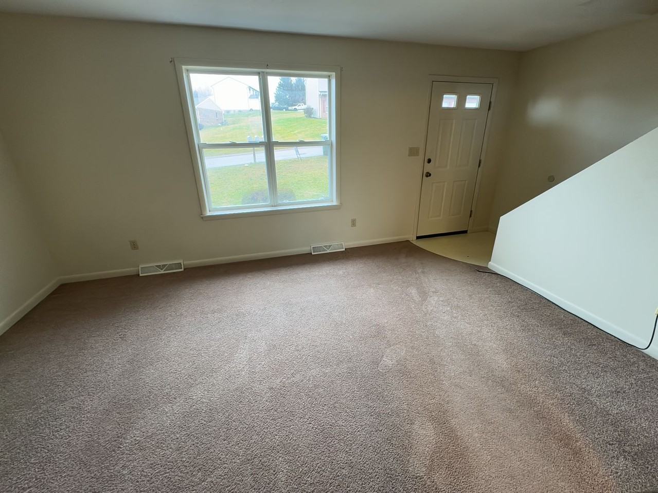 253 Ark Dr - Photo 3 of 13