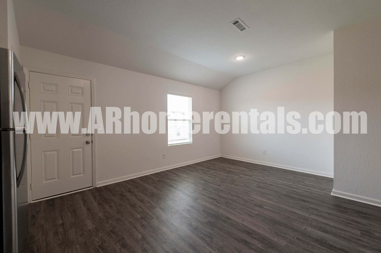 1125 Gallery Dr - Photo 2 of 14