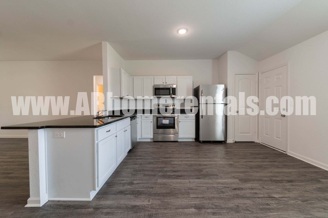 1125 Gallery Dr - Photo 3 of 14