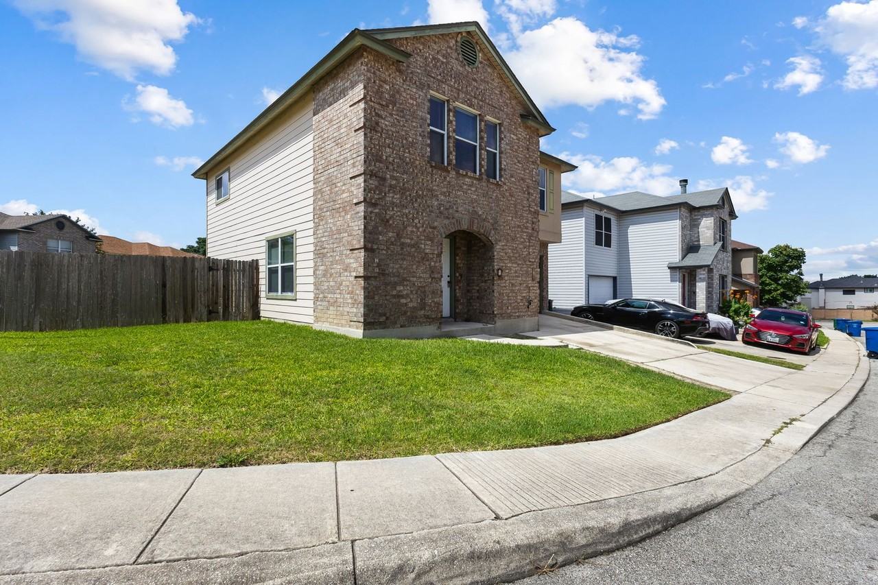 9 Breakers Pt - Photo 2 of 21