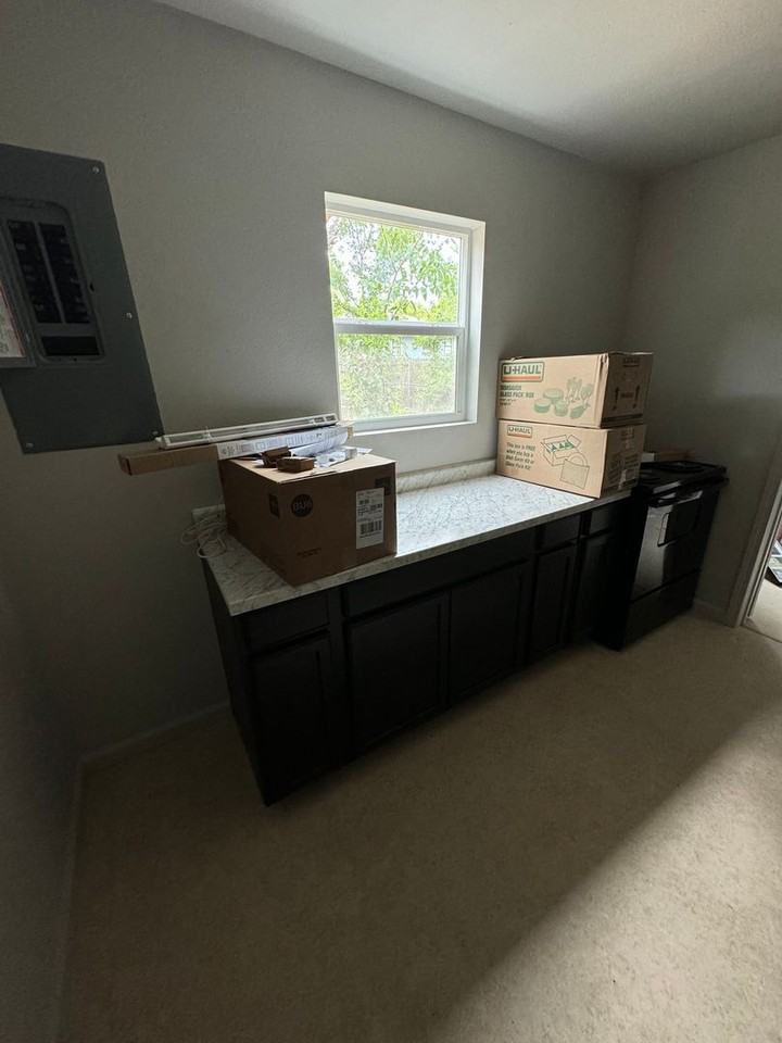 1202 D St Se - Photo 6 of 8