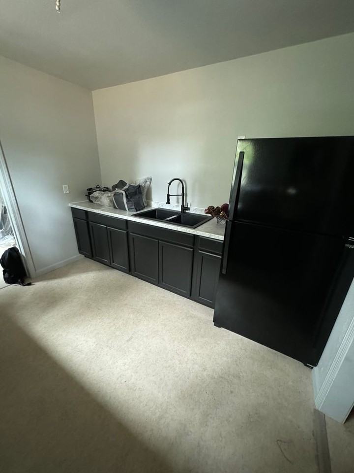 1202 D St Se - Photo 7 of 8