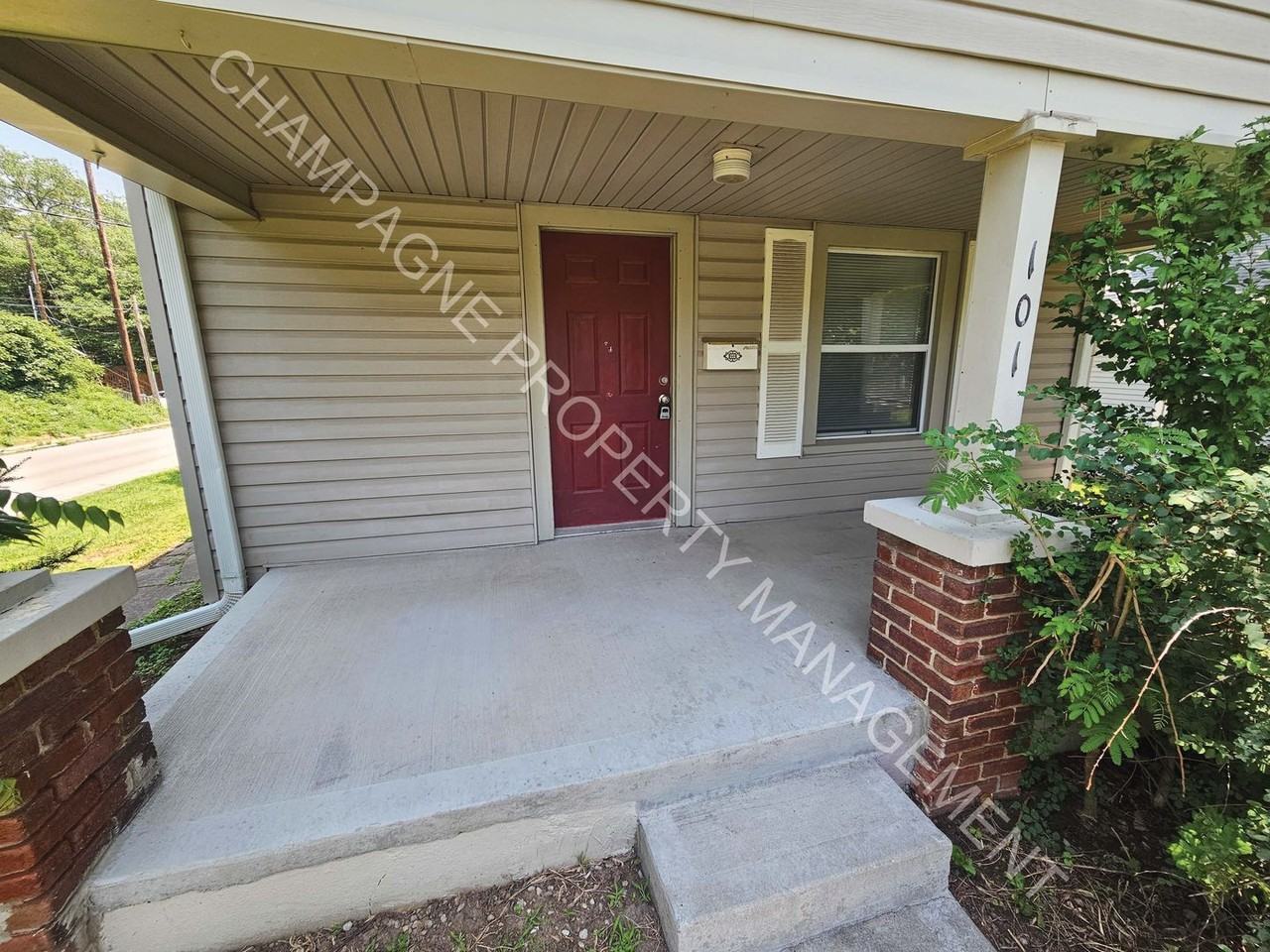 101 S Hawthorne Ave - Photo 2 of 14