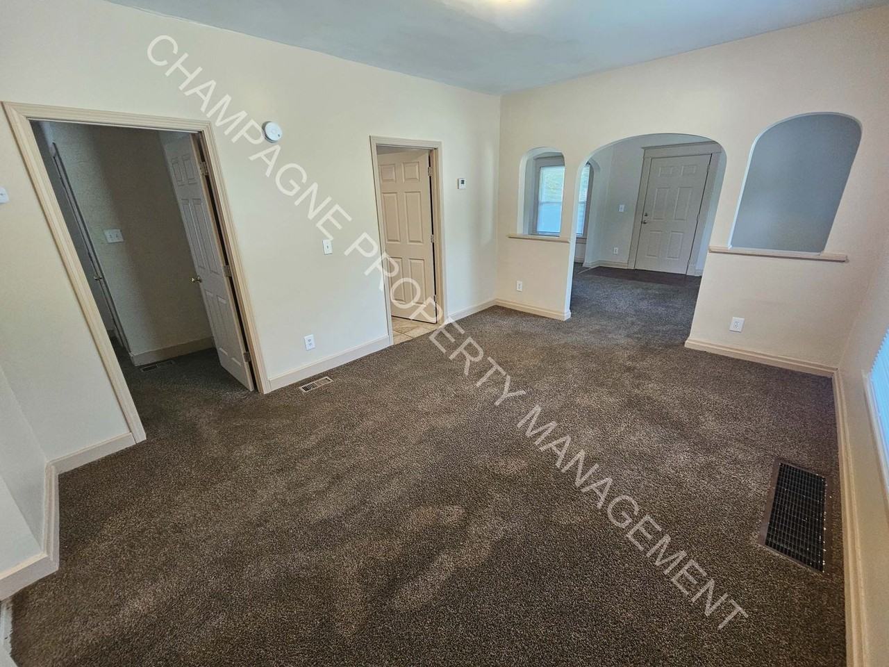 101 S Hawthorne Ave - Photo 3 of 14