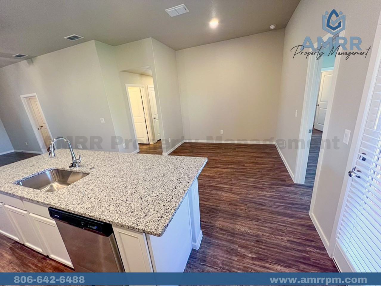 2029 Kenwood Ave - Photo 4 of 18